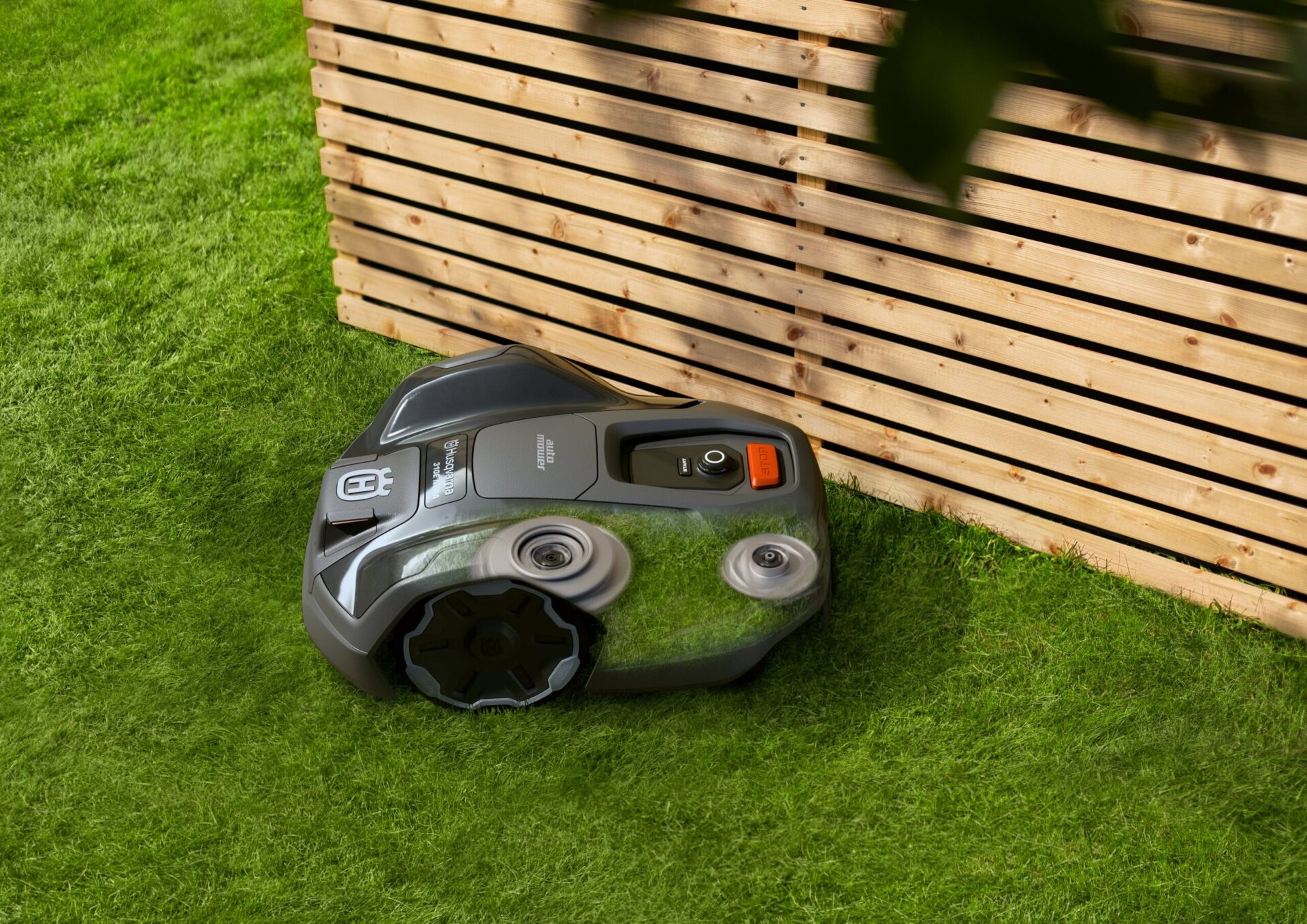 Husqvarna-Automower-3xxE-NERA-EdgeCut-rontgen-vaade.jpeg (534 KB)